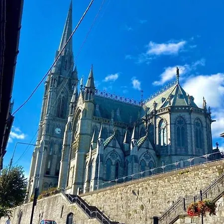 1a Cathedral Place - Cathedral Apartment